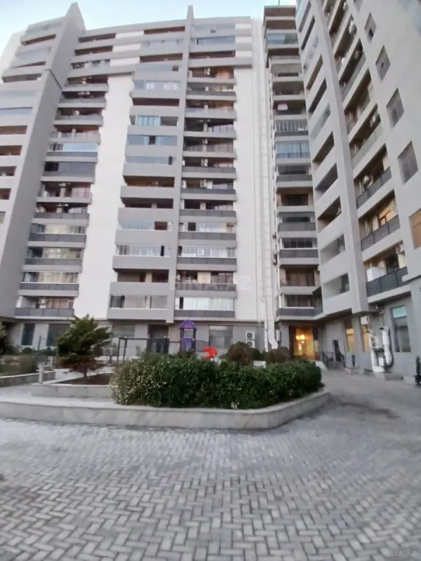 Satılır 4 otaqlı mənzil 250 m²