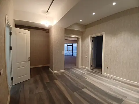 Satılır 4 otaqlı mənzil 250 m²