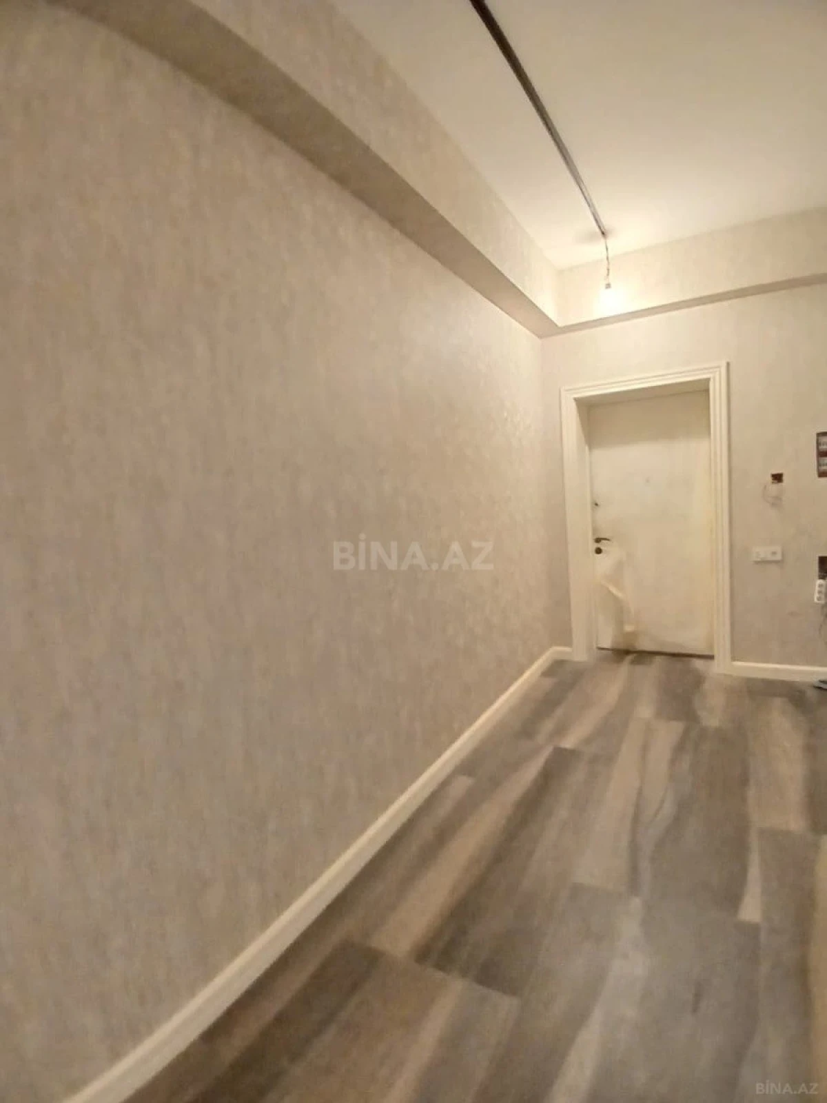 Satılır 4 otaqlı mənzil 250 m²