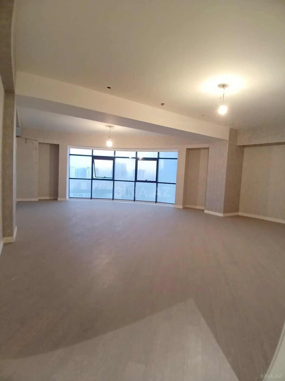Satılır 4 otaqlı mənzil 250 m²
