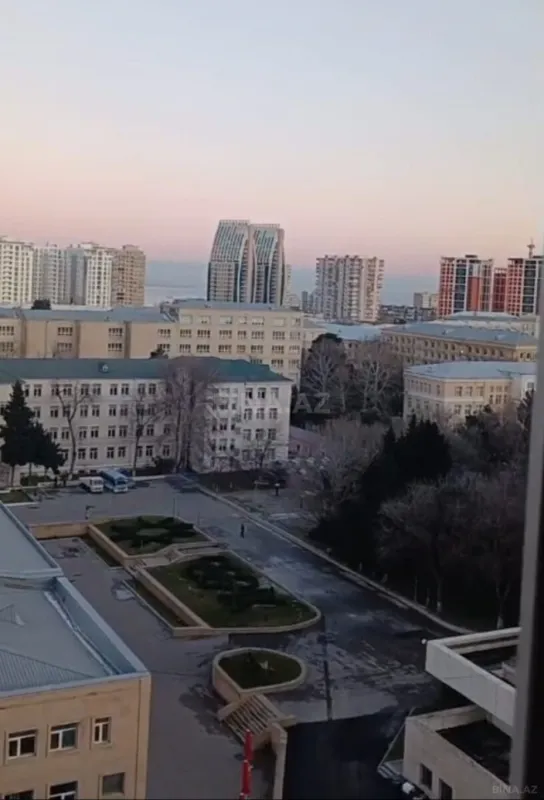 Satılır 4 otaqlı mənzil 250 m²