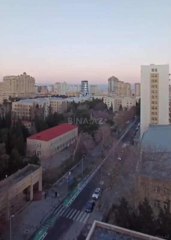 Satılır 4 otaqlı mənzil 250 m²