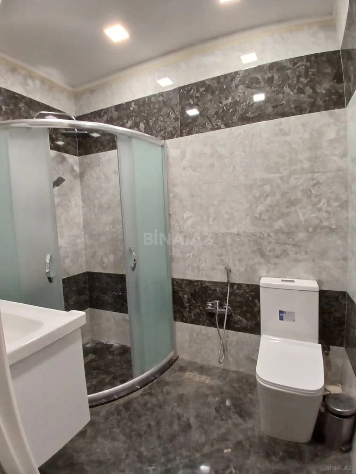 Satılır 4 otaqlı mənzil 250 m²