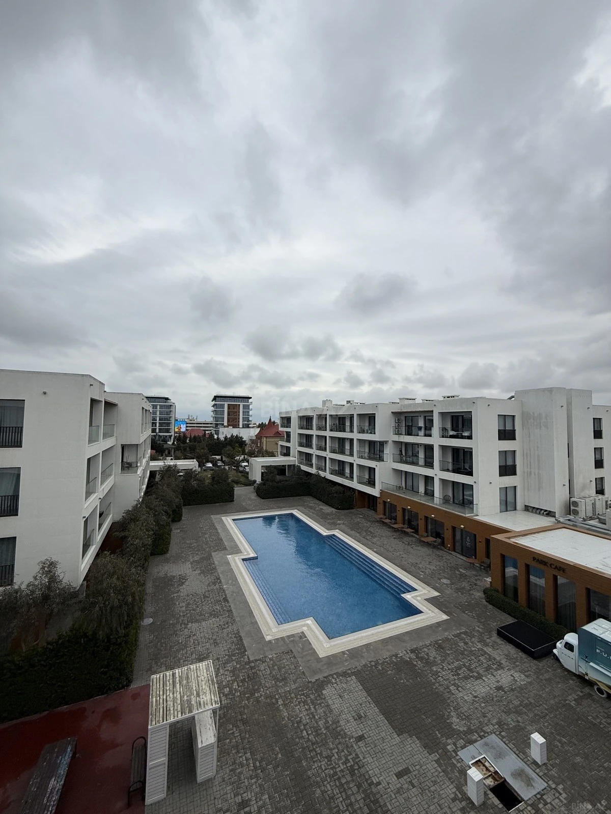 Satılır 3 otaqlı mənzil 98.5 m²