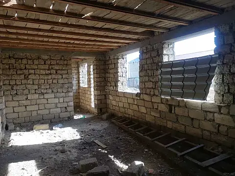 Satılır 6 otaqlı həyət evi 240 m²