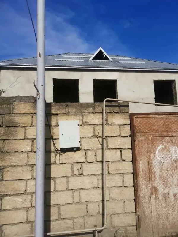 Satılır 6 otaqlı həyət evi 240 m²