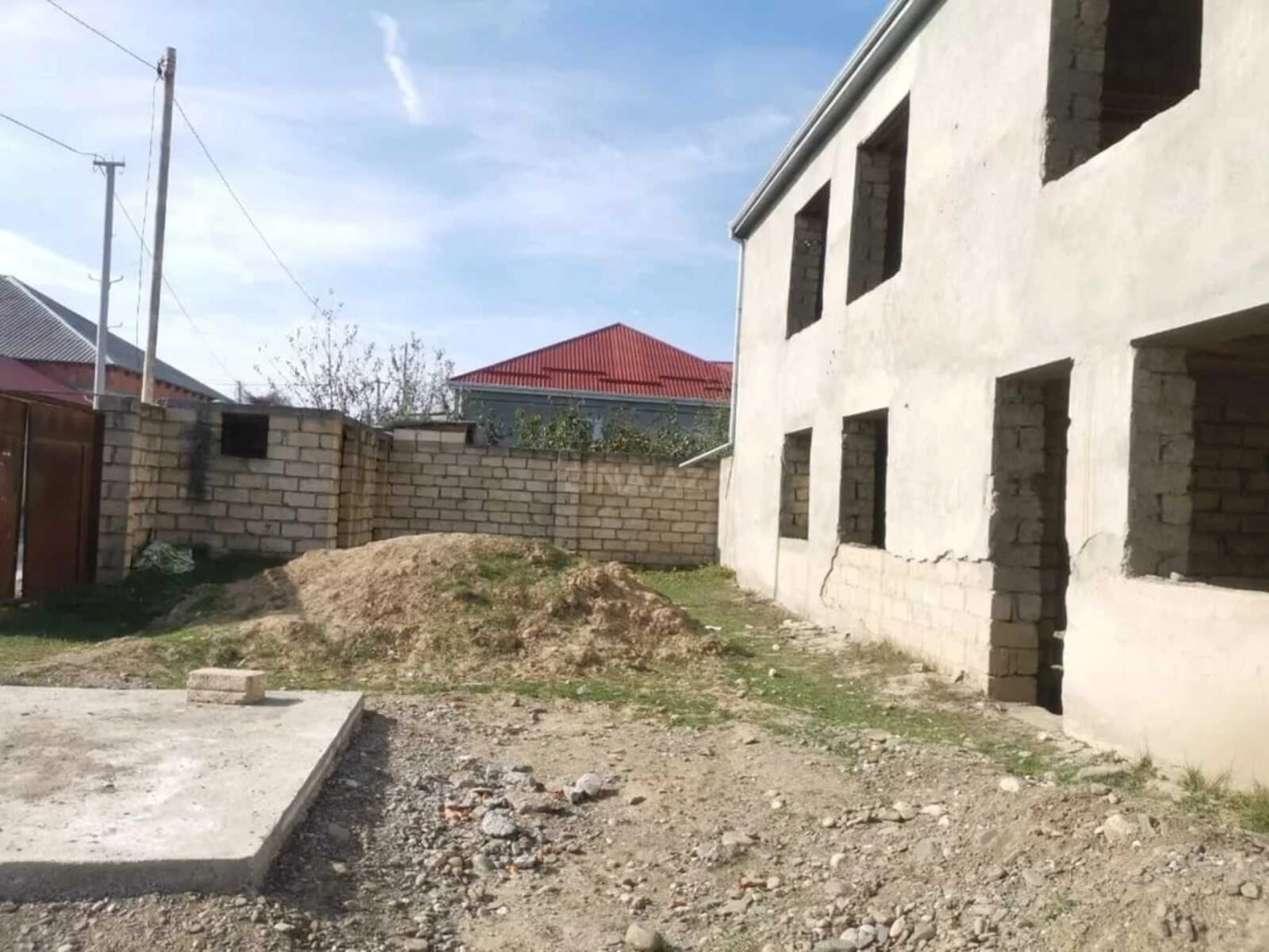 Satılır 6 otaqlı həyət evi 240 m²