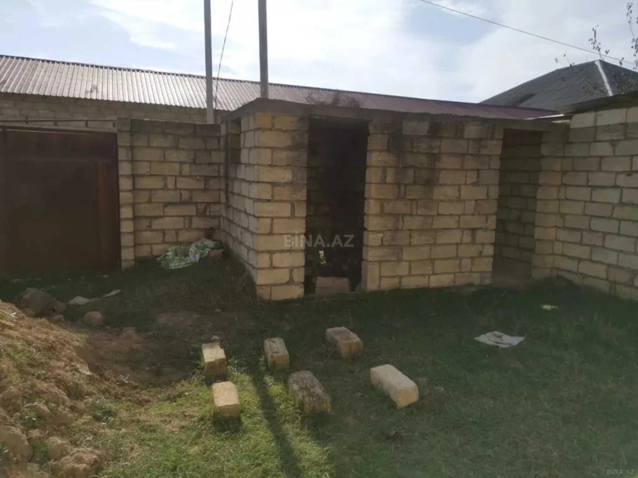 Satılır 6 otaqlı həyət evi 240 m²