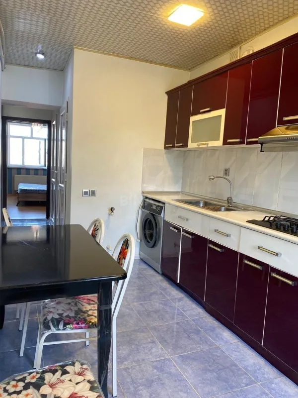 Kirayə verilir 2 otaqlı mənzil 70 m²