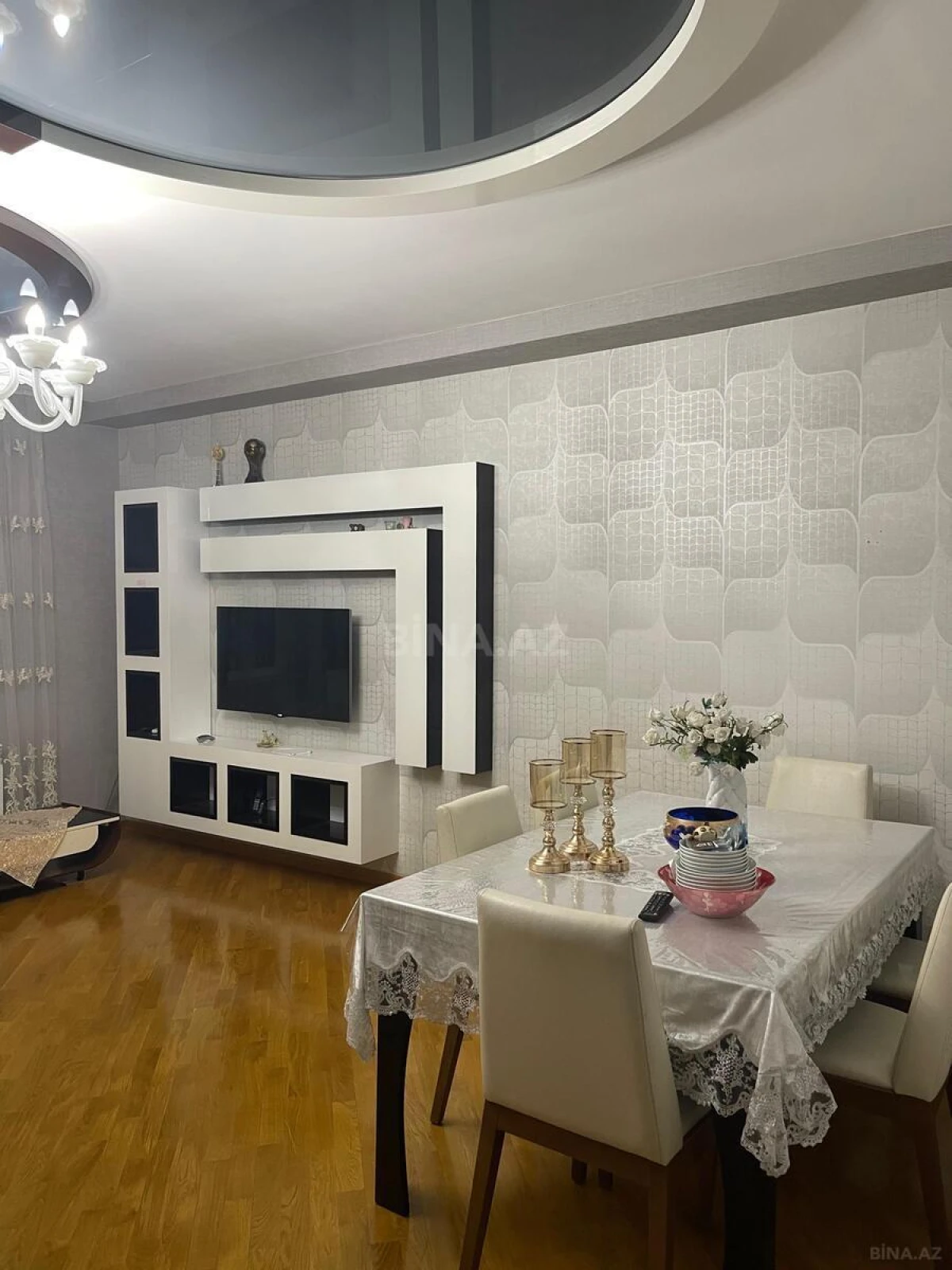 Satılır 4 otaqlı mənzil 131 m²