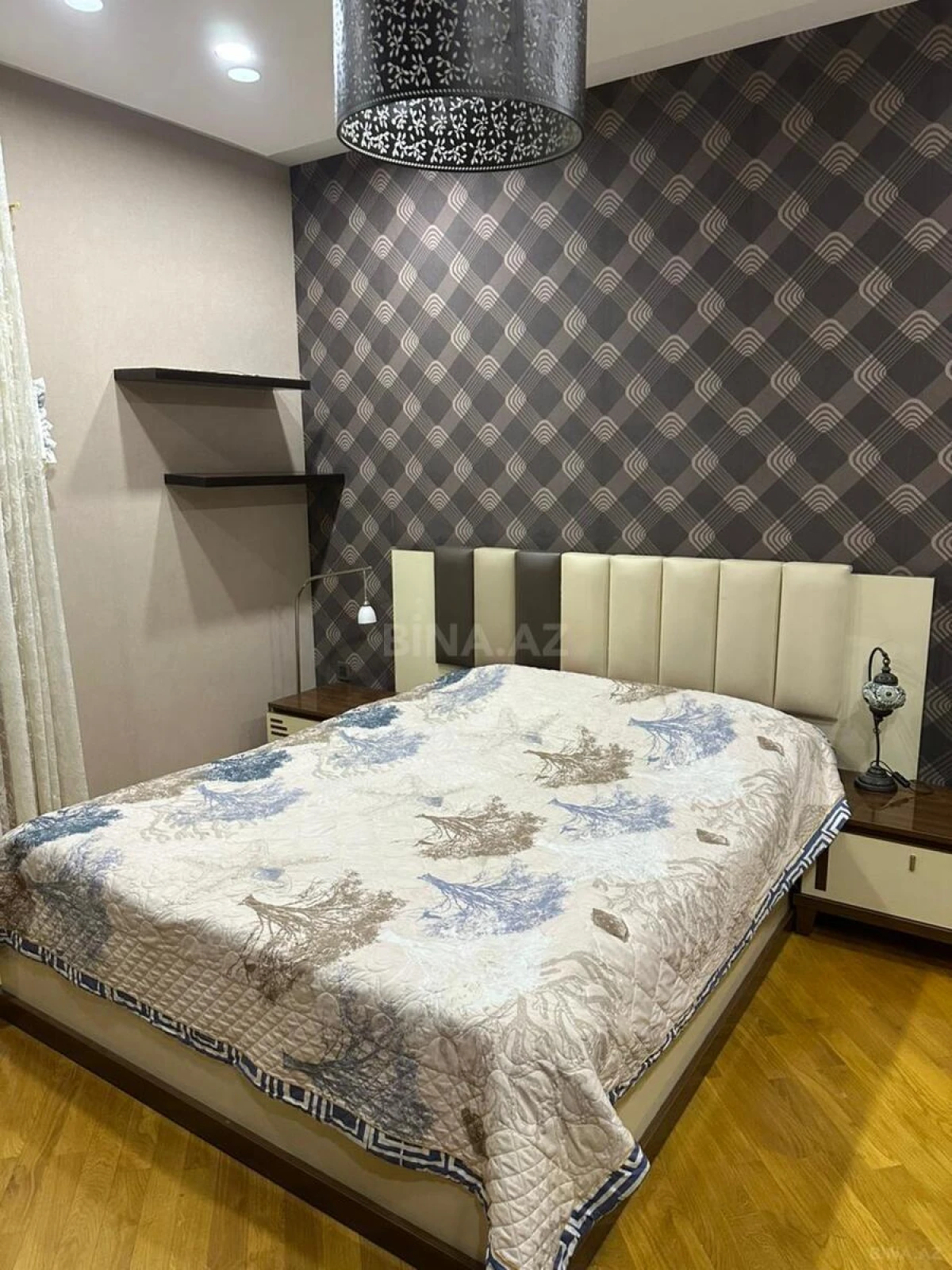 Satılır 4 otaqlı mənzil 131 m²