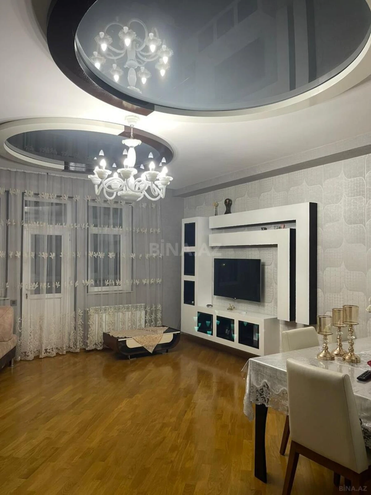 Satılır 4 otaqlı mənzil 131 m²