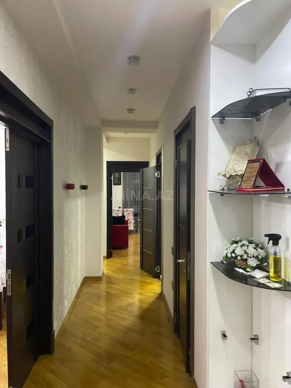 Satılır 4 otaqlı mənzil 131 m²