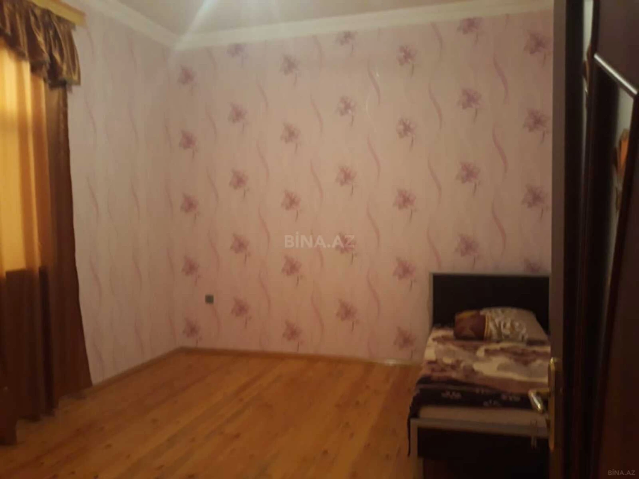 Satılır 5 otaqlı həyət evi 263.5 m²