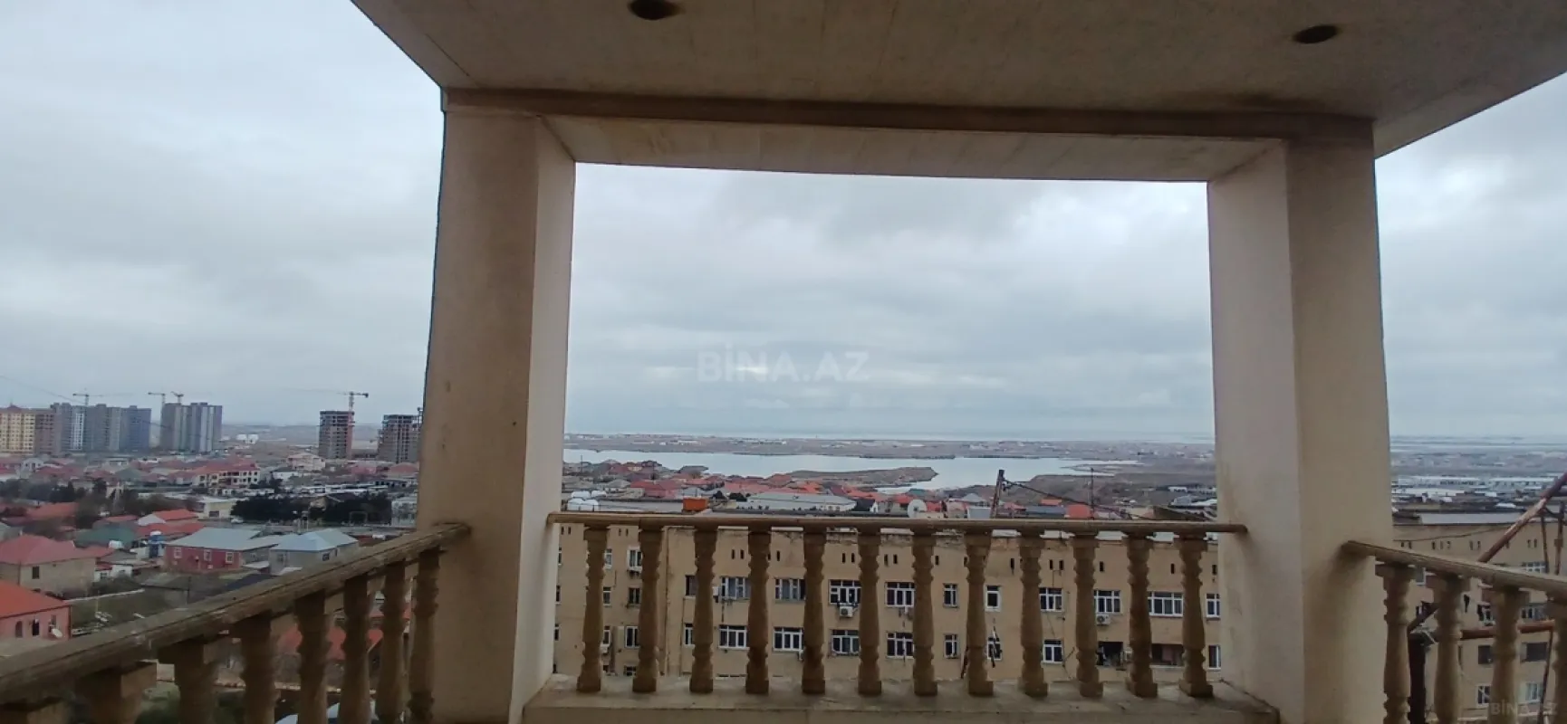 Satılır 5 otaqlı həyət evi 263.5 m²