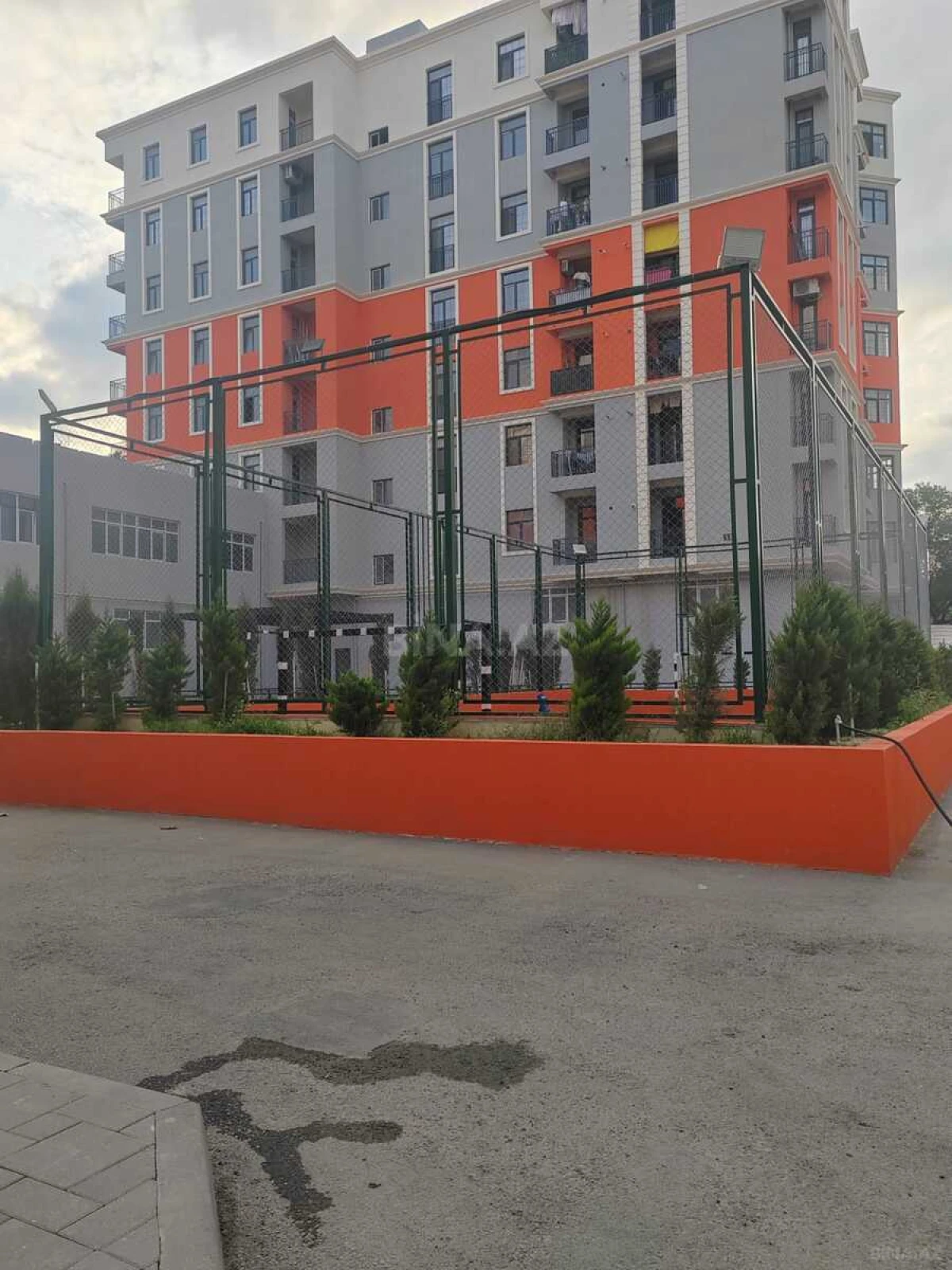 Satılır 4 otaqlı mənzil 143 m²