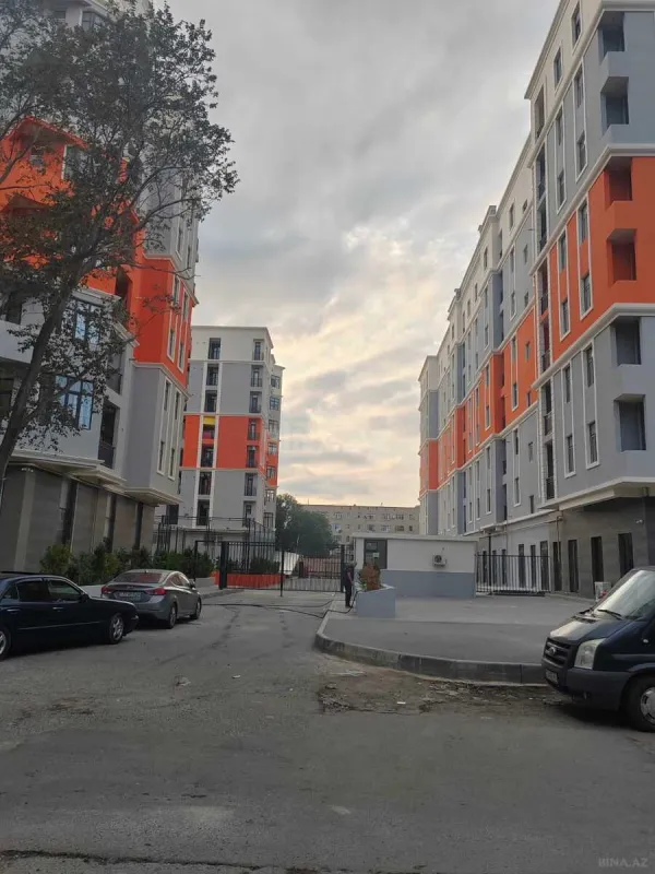 Satılır 4 otaqlı mənzil 143 m²