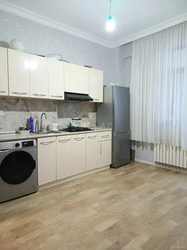 Kirayə verilir 2 otaqlı mənzil 108 m²
