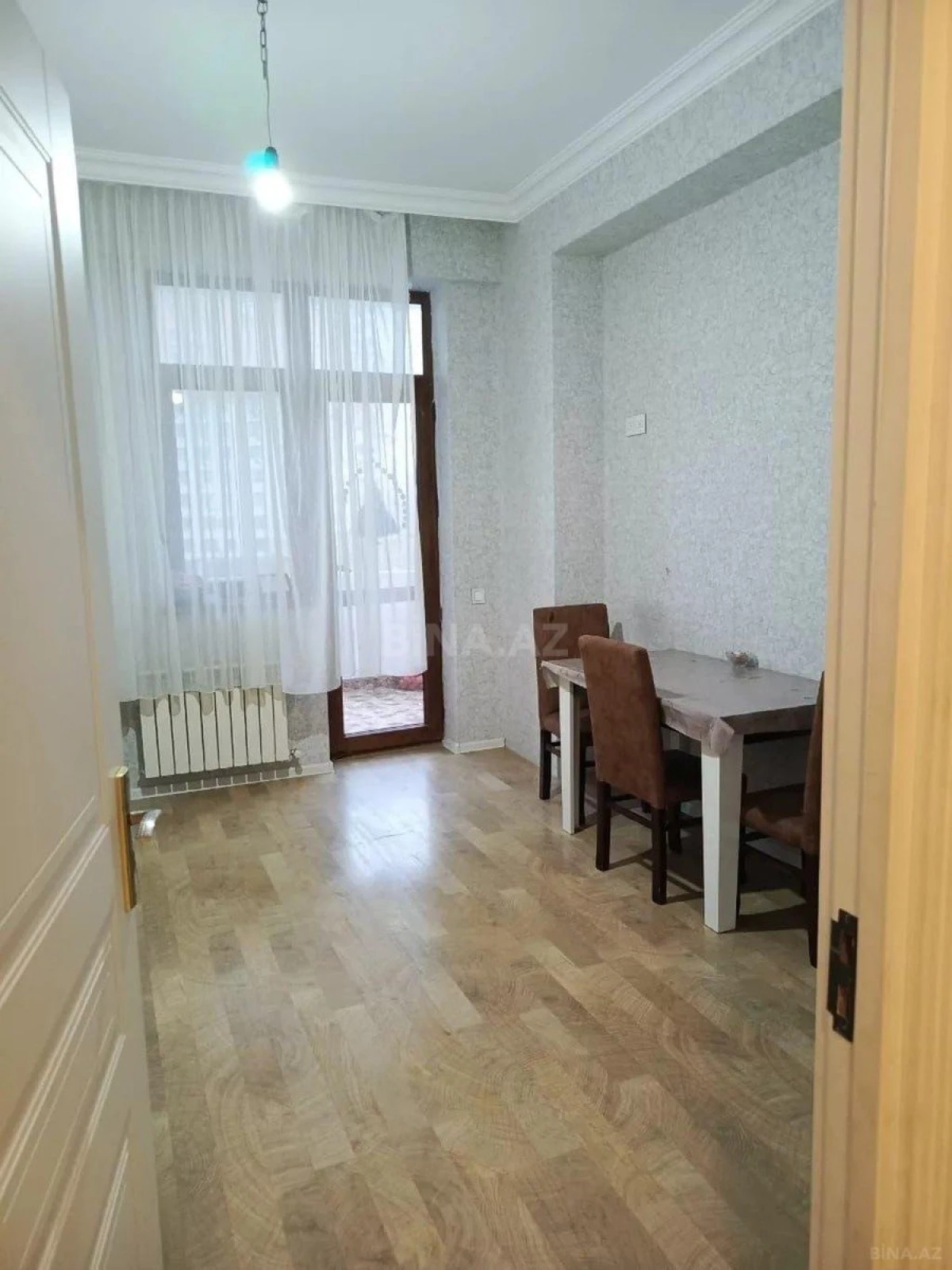 Kirayə verilir 2 otaqlı mənzil 108 m²