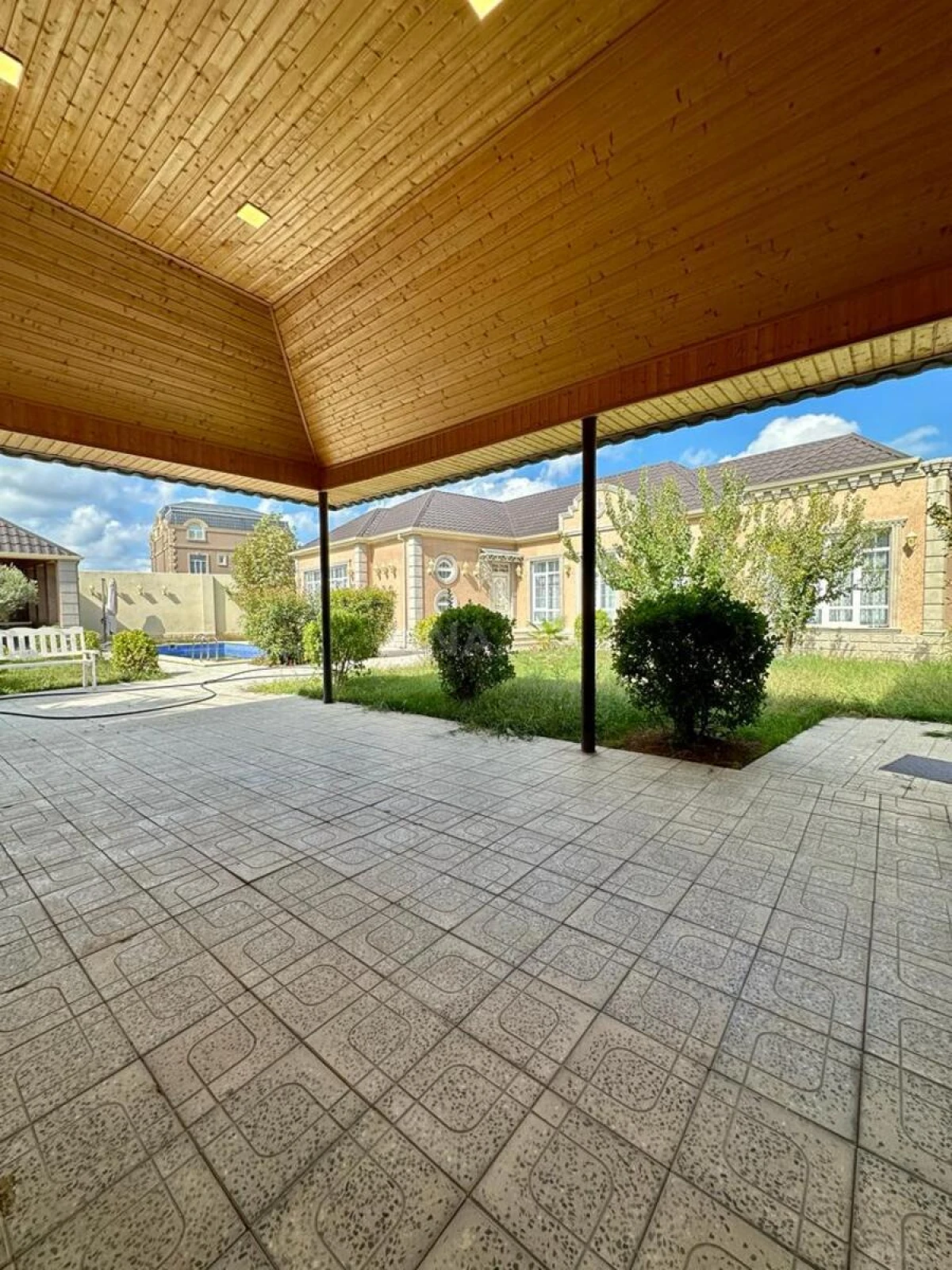 Satılır 4 otaqlı həyət evi 180 m²