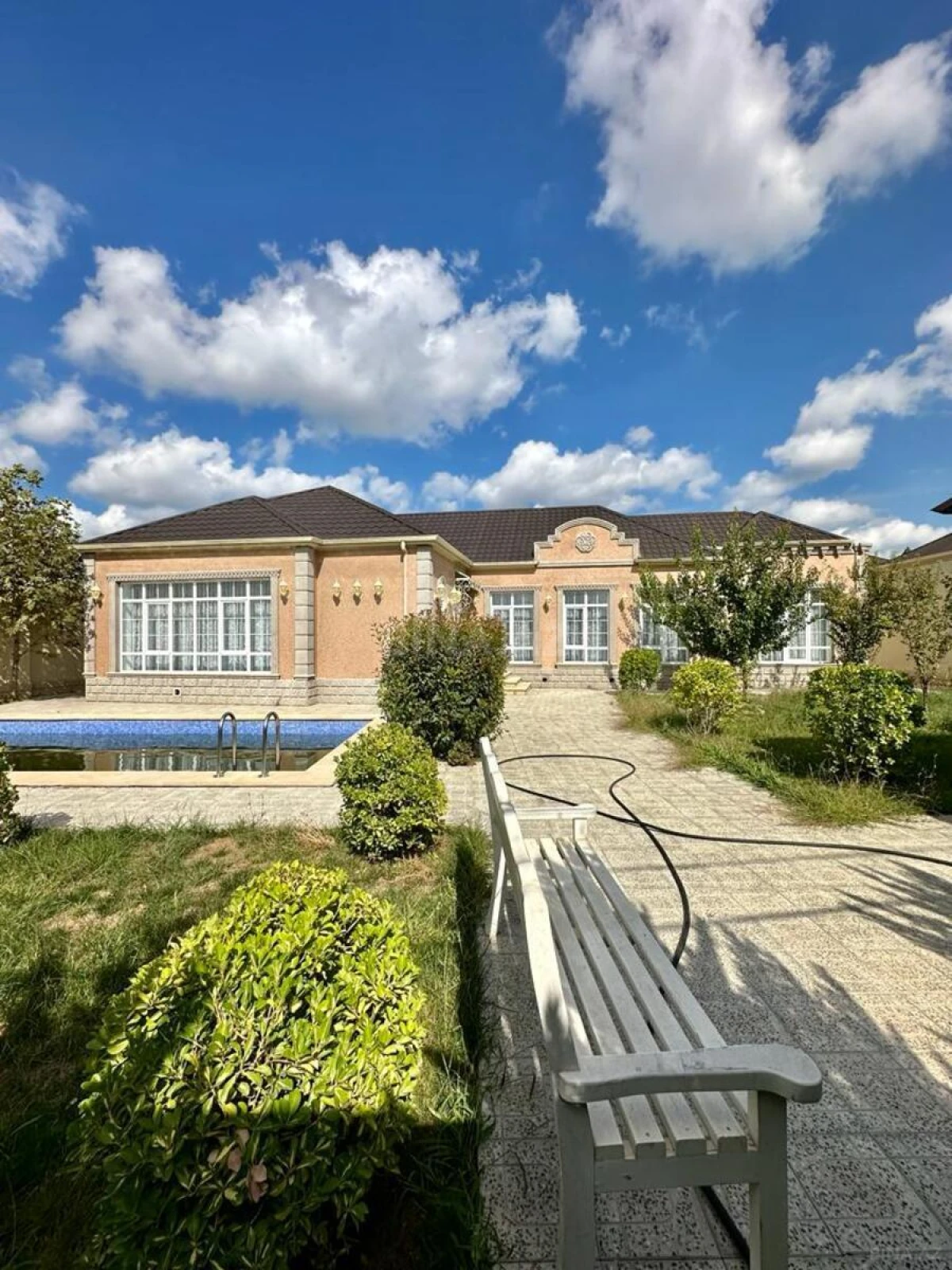 Satılır 4 otaqlı həyət evi 180 m²