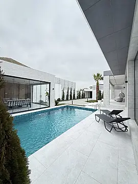 Satılır 5 otaqlı həyət evi 260 m²