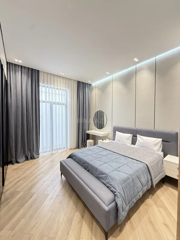 Satılır 5 otaqlı həyət evi 260 m²