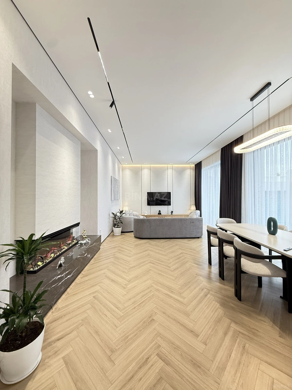 Satılır 5 otaqlı həyət evi 260 m²