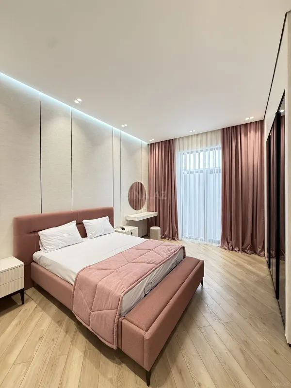 Satılır 5 otaqlı həyət evi 260 m²