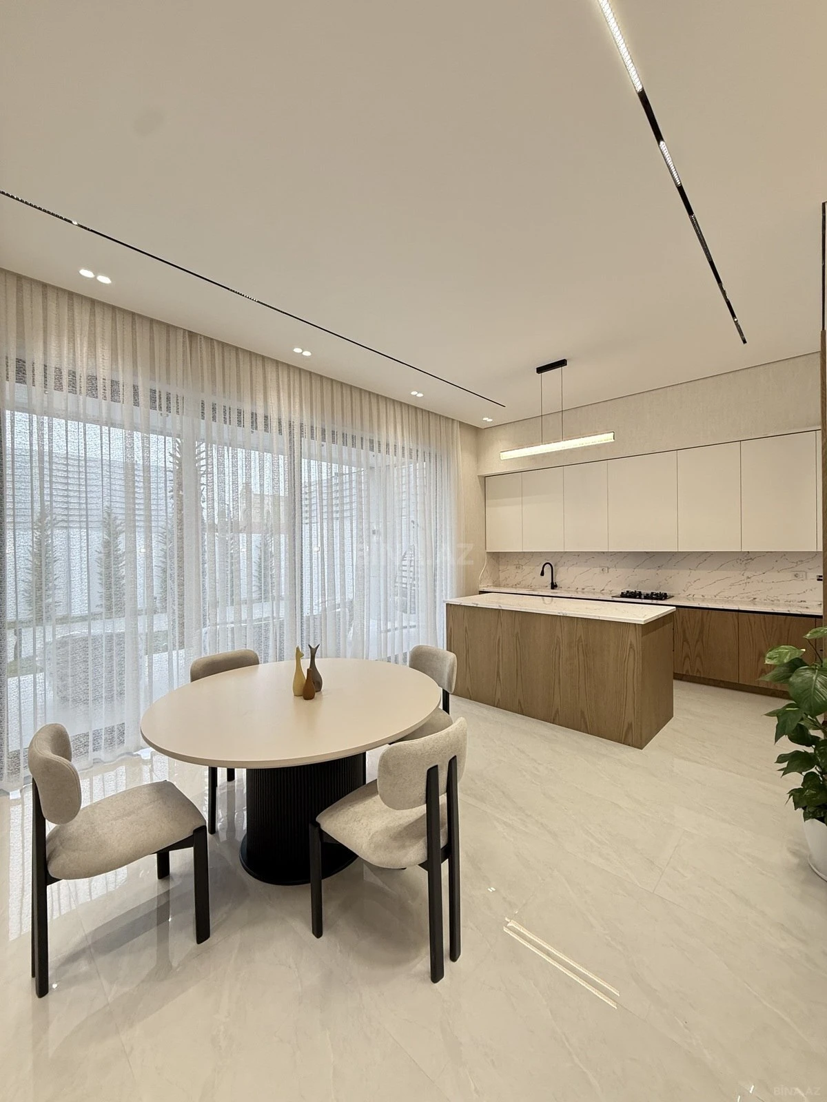 Satılır 5 otaqlı həyət evi 260 m²