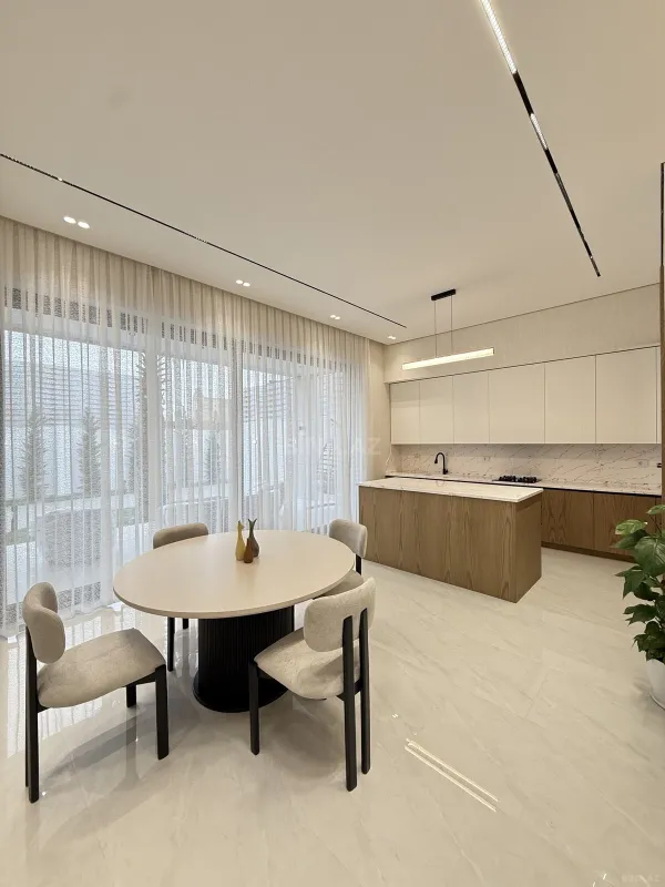 Satılır 5 otaqlı həyət evi 260 m²
