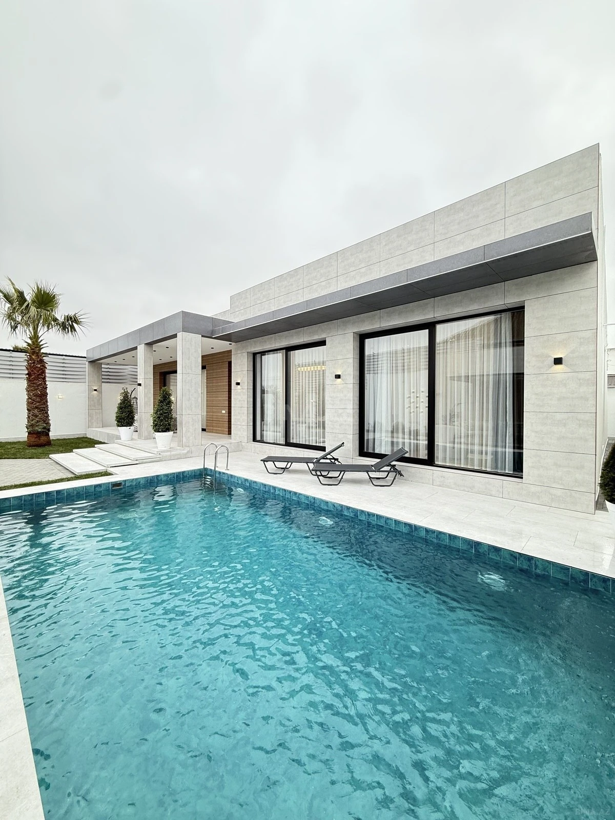 Satılır 5 otaqlı həyət evi 260 m²