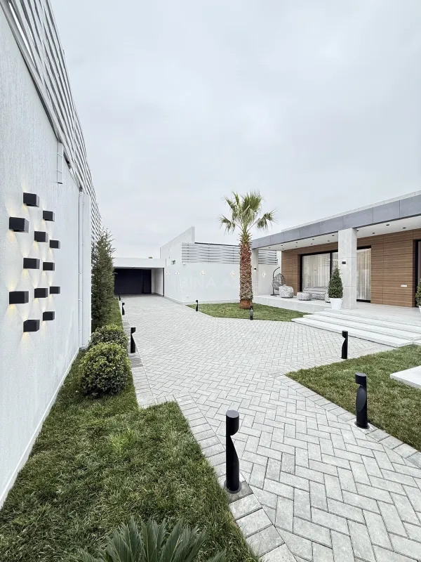 Satılır 5 otaqlı həyət evi 260 m²