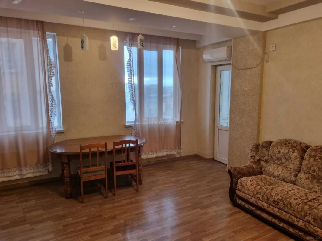 Kirayə verilir 2 otaqlı mənzil 80 m²