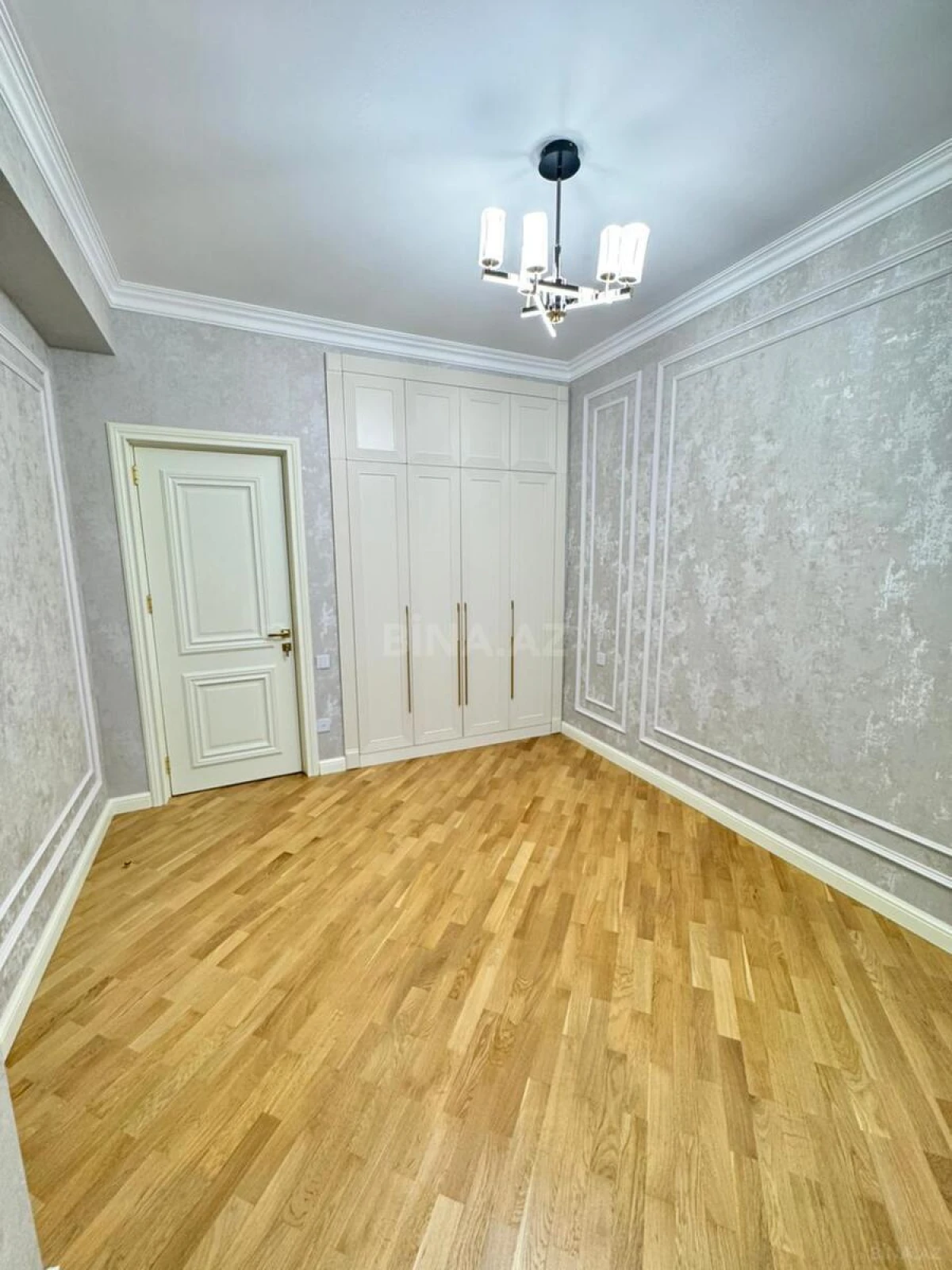 Satılır 2 otaqlı mənzil 68 m²