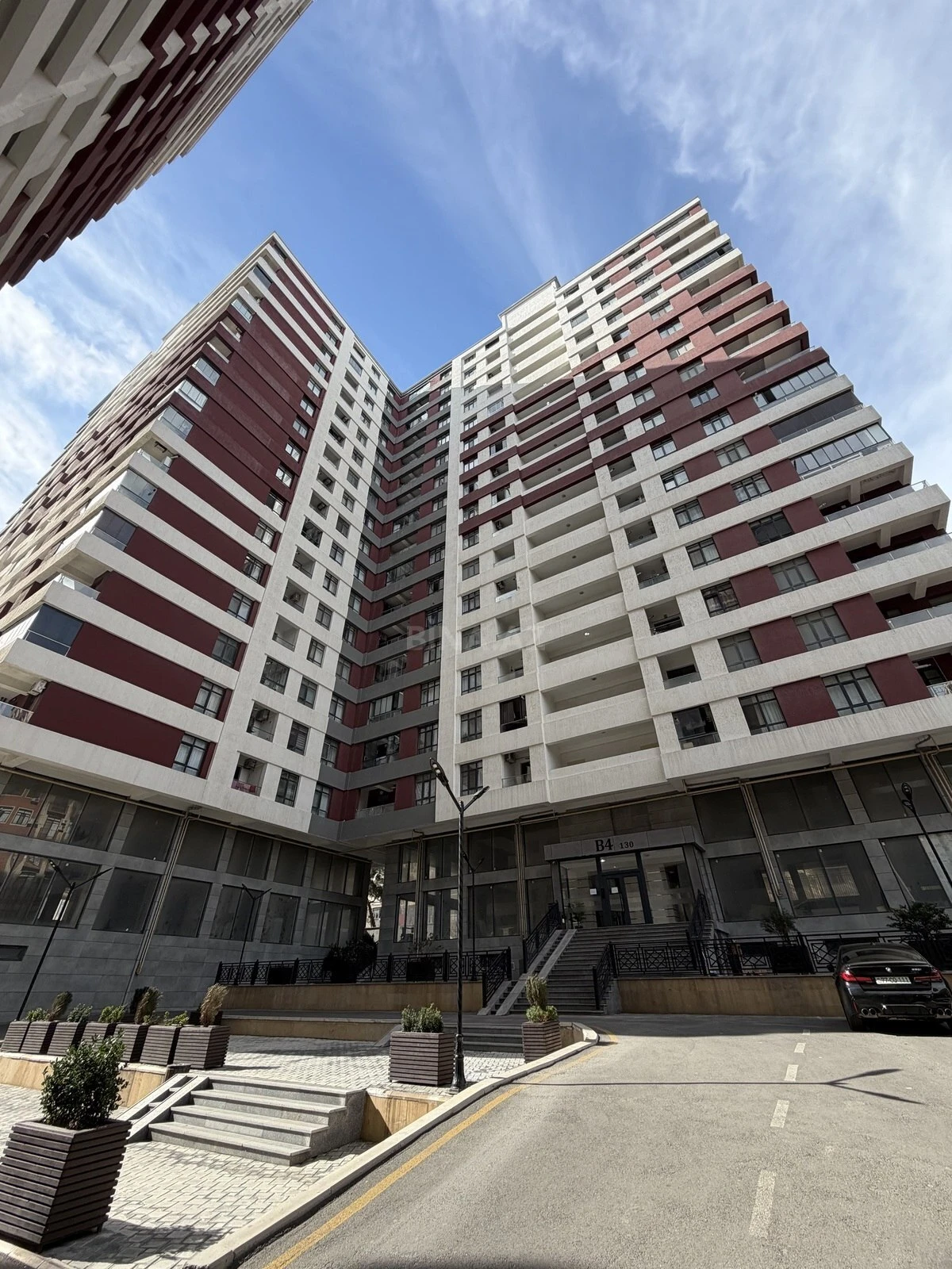 Satılır 2 otaqlı mənzil 81 m²