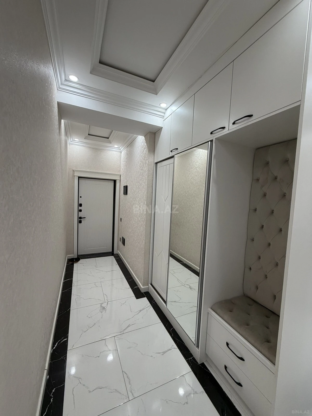 Satılır 2 otaqlı mənzil 81 m²
