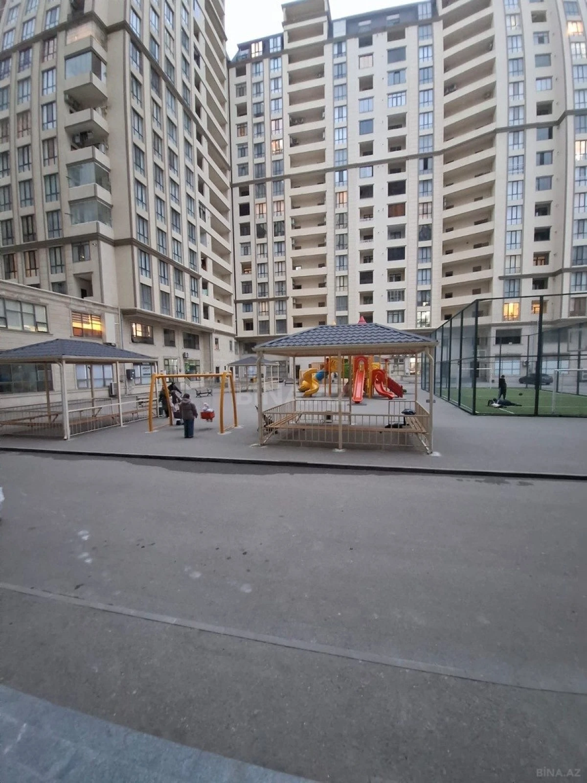 Kirayə verilir 3 otaqlı mənzil 105 m²