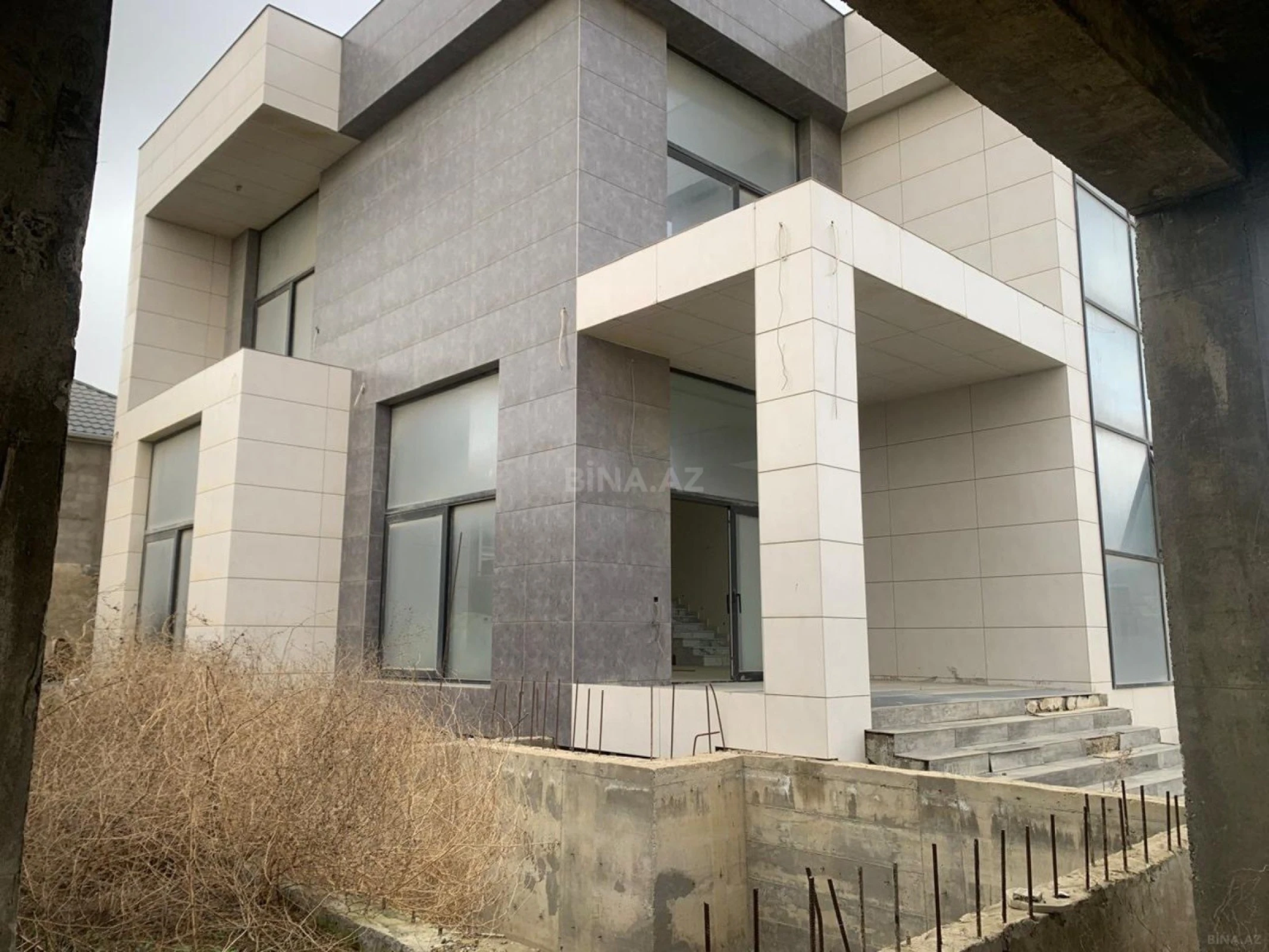 Satılır 8 otaqlı həyət evi 450 m²