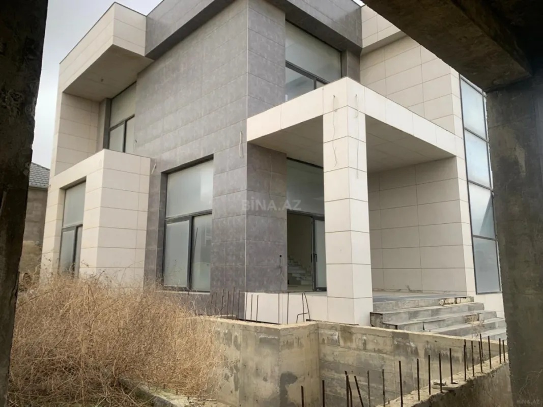 Satılır 8 otaqlı həyət evi 450 m²