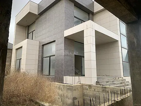 Satılır 8 otaqlı həyət evi 450 m²