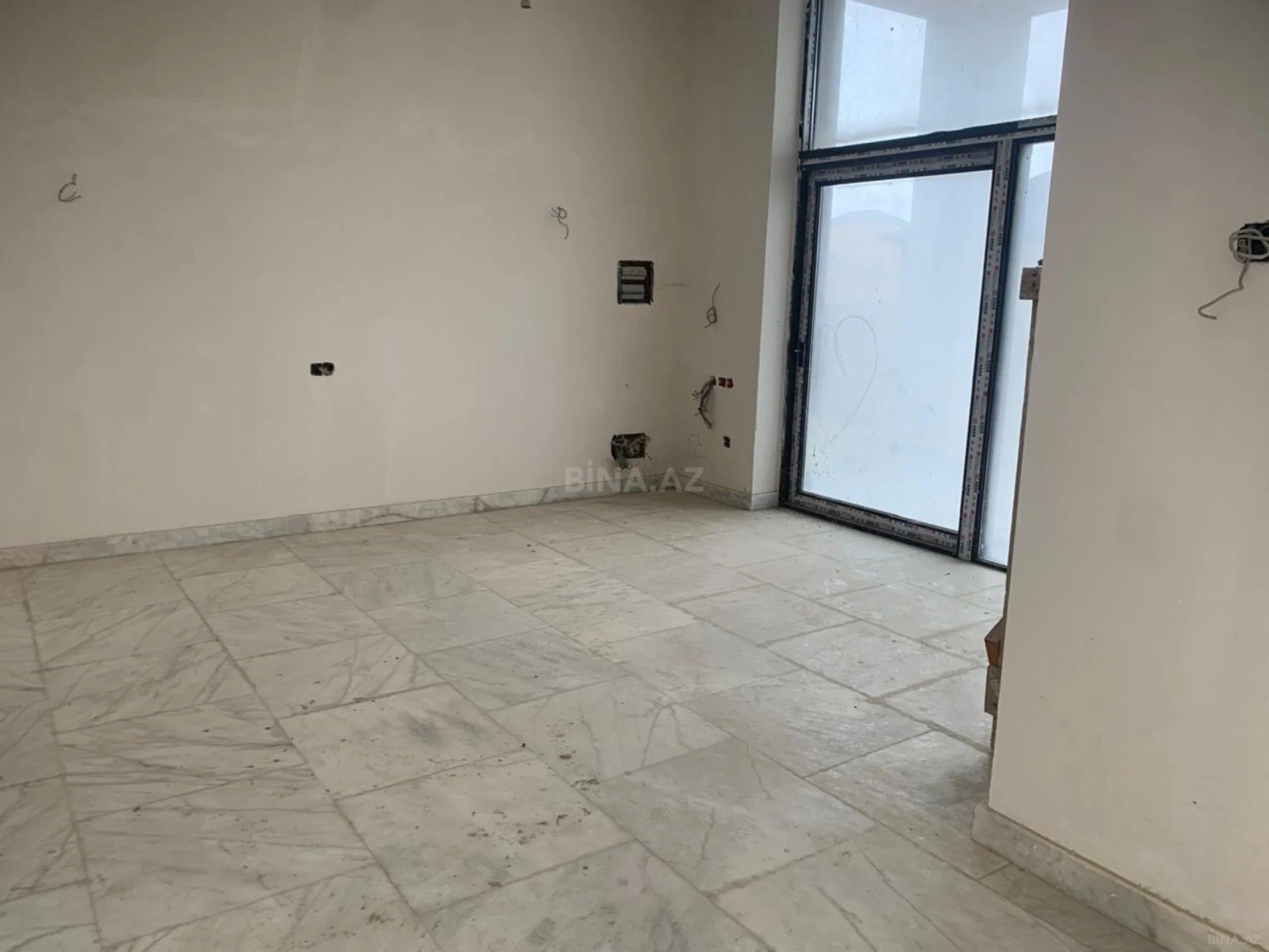 Satılır 8 otaqlı həyət evi 450 m²