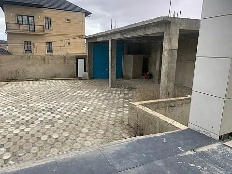 Satılır 8 otaqlı həyət evi 450 m²