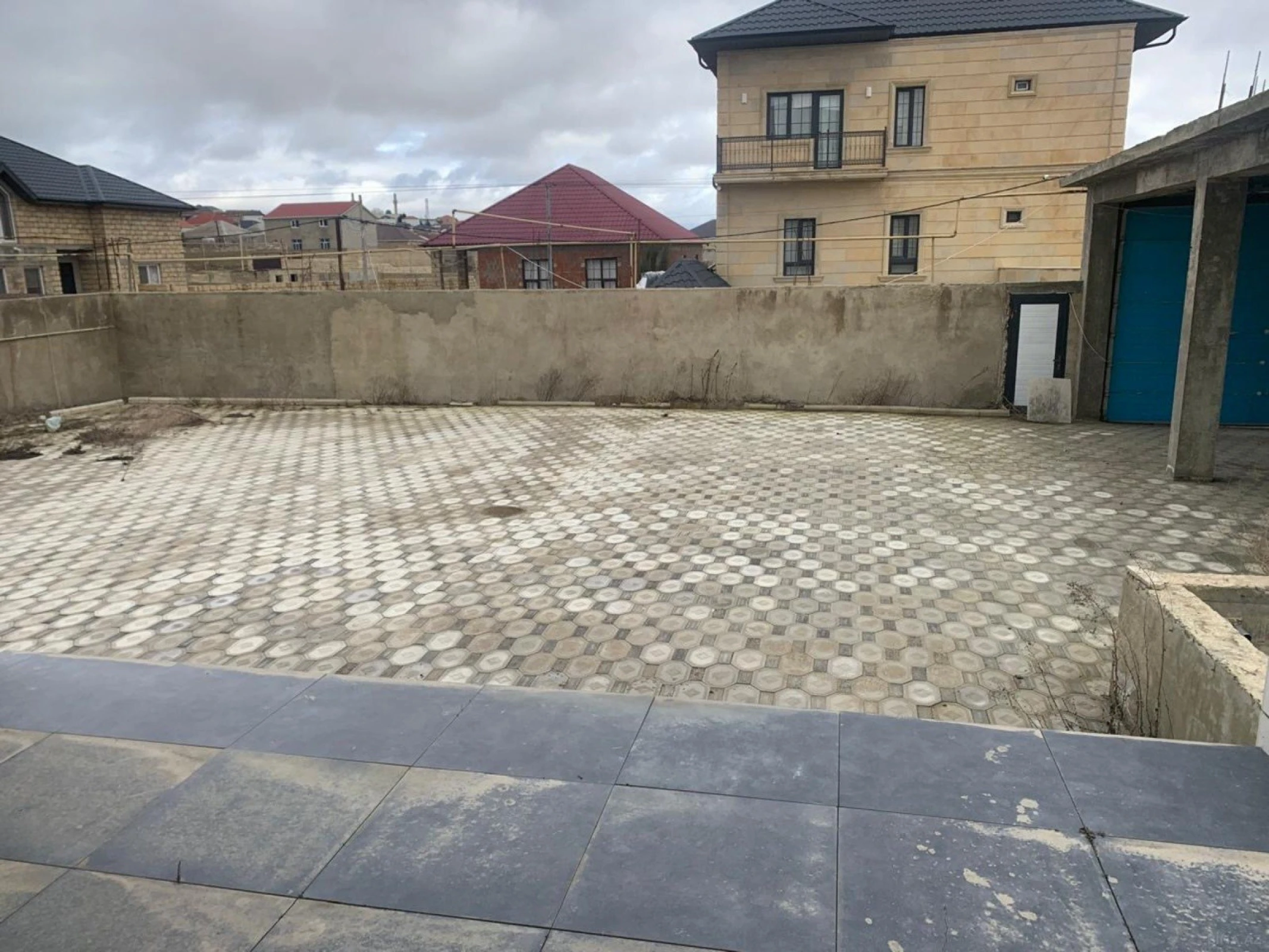 Satılır 8 otaqlı həyət evi 450 m²