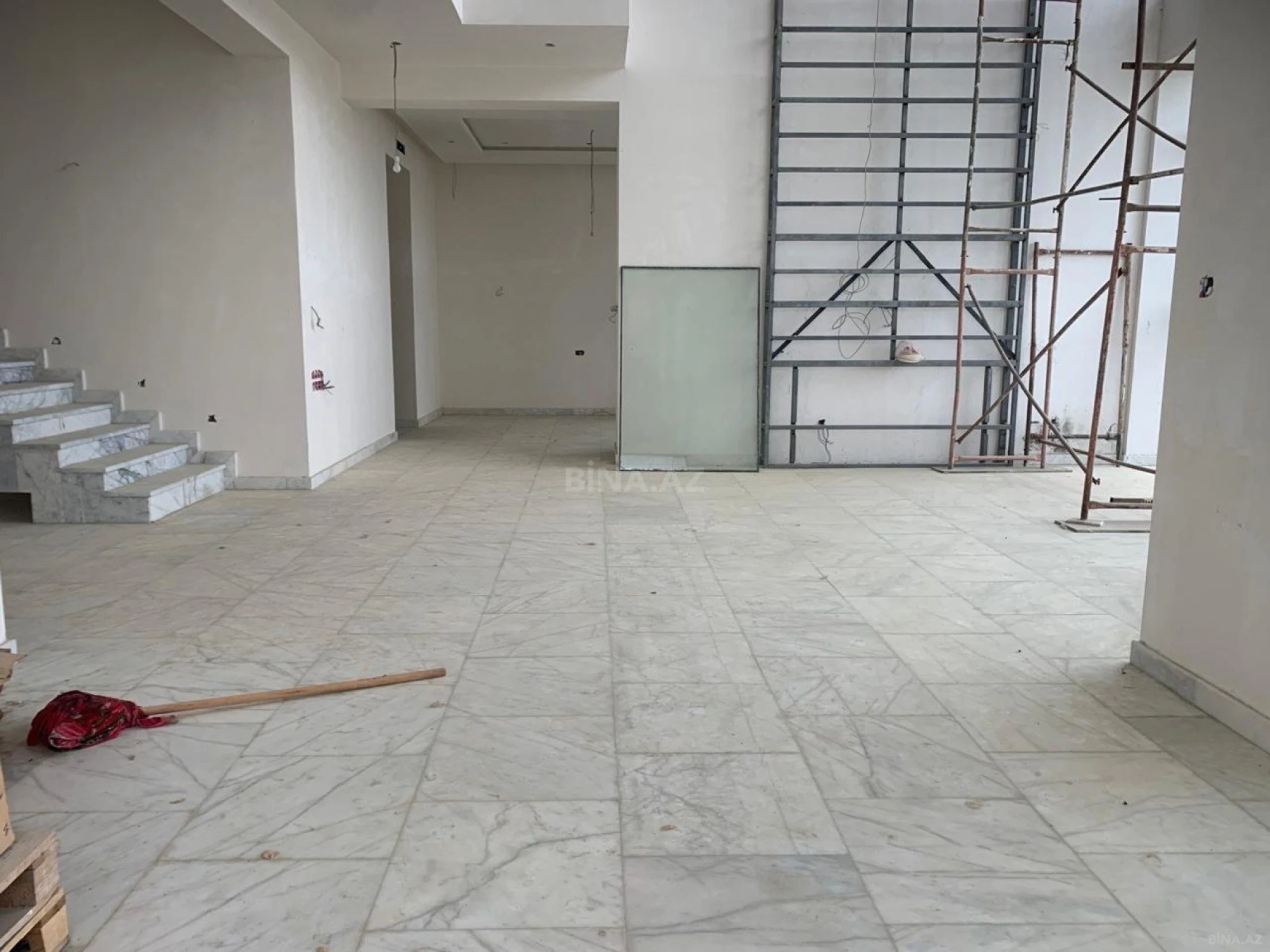 Satılır 8 otaqlı həyət evi 450 m²