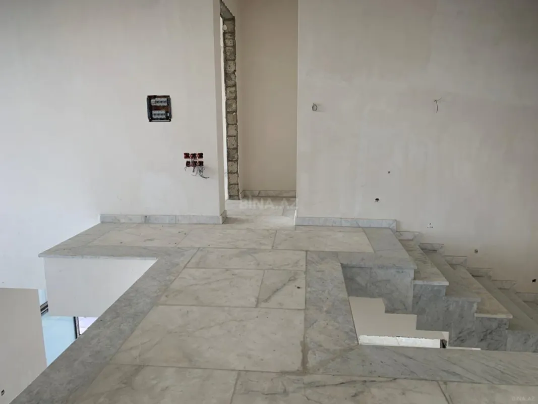 Satılır 8 otaqlı həyət evi 450 m²