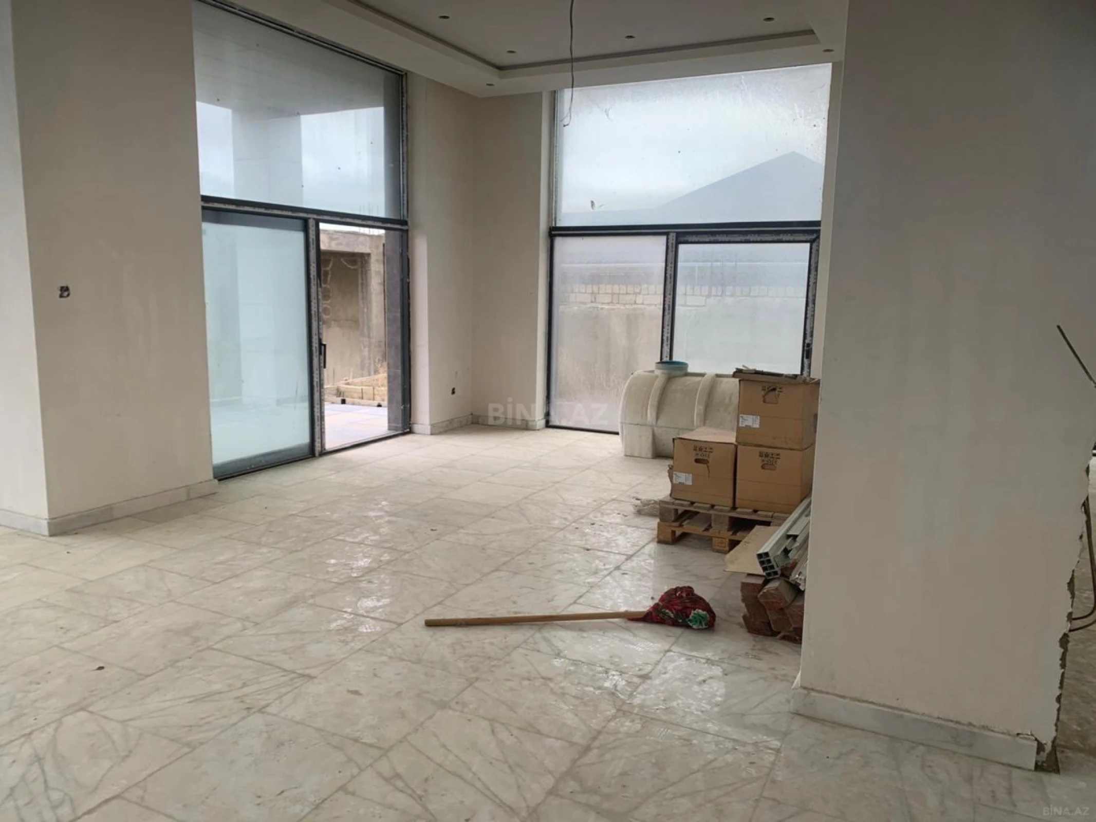 Satılır 8 otaqlı həyət evi 450 m²