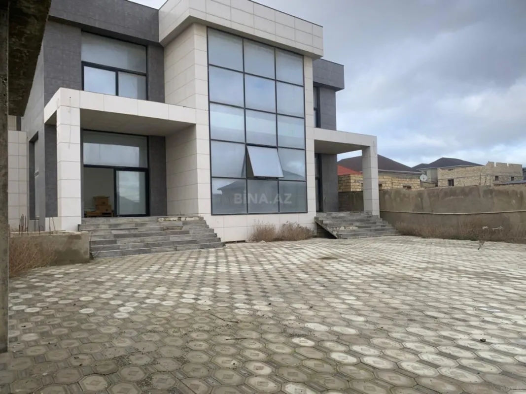 Satılır 8 otaqlı həyət evi 450 m²