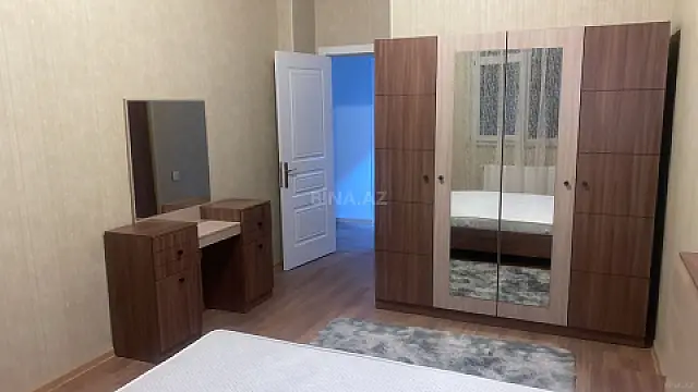 Kirayə verilir 4 otaqlı mənzil 109 m²