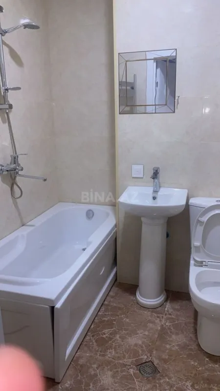 Kirayə verilir 4 otaqlı mənzil 109 m²